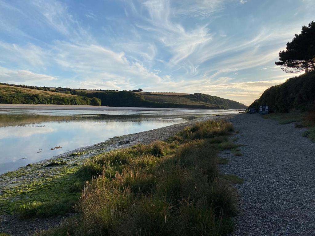 1 Chatsworth Riverscape Apartments - Riverview Apartment In Great Location With Free Parking Overlooking The Gannel Just A Short Walk From Newquays Incredible Beaches And Local Amenities New Quay Kültér fotó