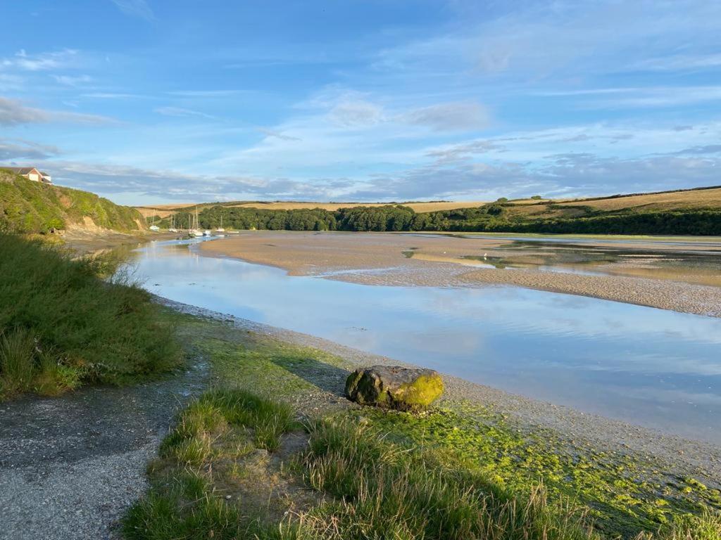 1 Chatsworth Riverscape Apartments - Riverview Apartment In Great Location With Free Parking Overlooking The Gannel Just A Short Walk From Newquays Incredible Beaches And Local Amenities New Quay Kültér fotó